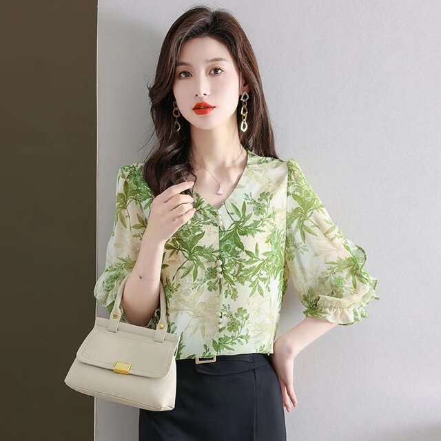 ເສື້ອຍືດຄໍ V-neck ໃໝ່ ພິມ chiffon ທ້ອງ
