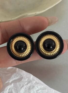 1000SE黑金圆形复古轻奢耳钉