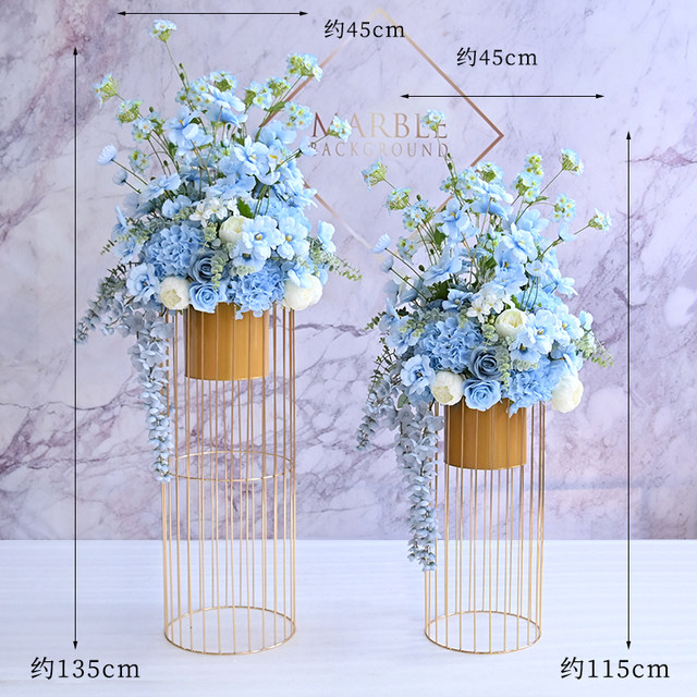 Simulated flower delivery ceremony, floor-standing flowers in the living room