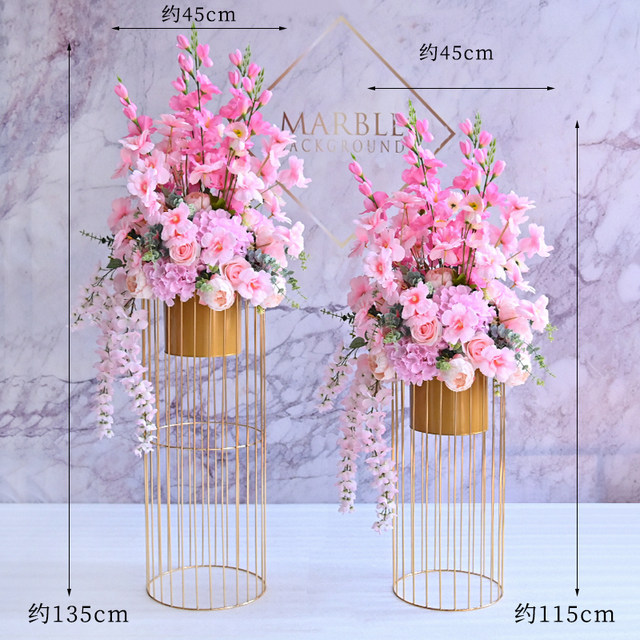 Simulated flower delivery ceremony, floor-standing flowers in the living room