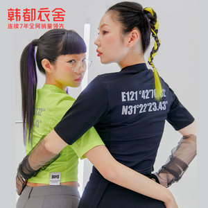 韩都衣舍字母印花修身短款运动T恤女夏新款潮酷弹力短袖上衣
