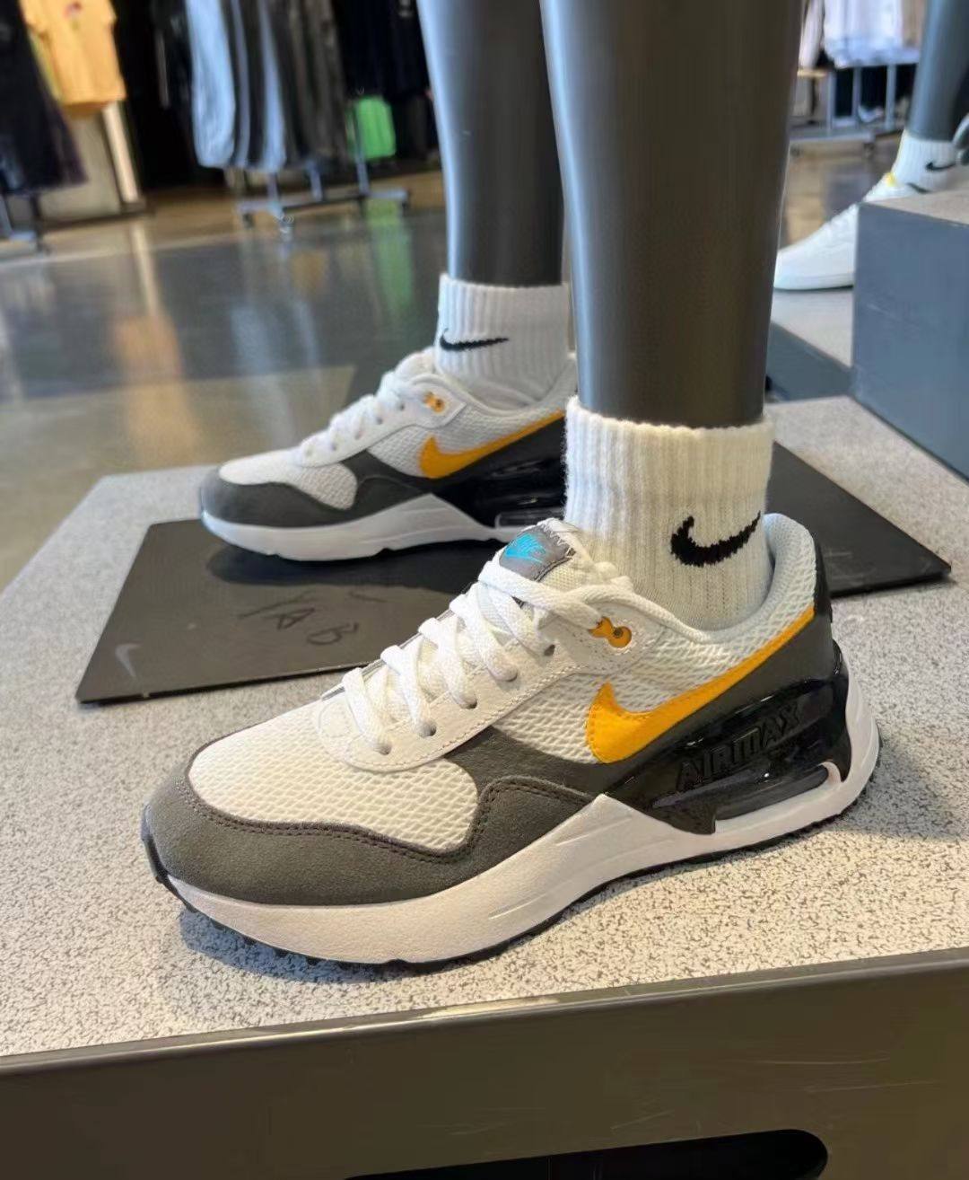 NIKE耐克女鞋冬季新款气垫鞋减震运动鞋跑步鞋 DQ0284-001,淘宝优惠券,粉丝福利购,淘宝优惠卷