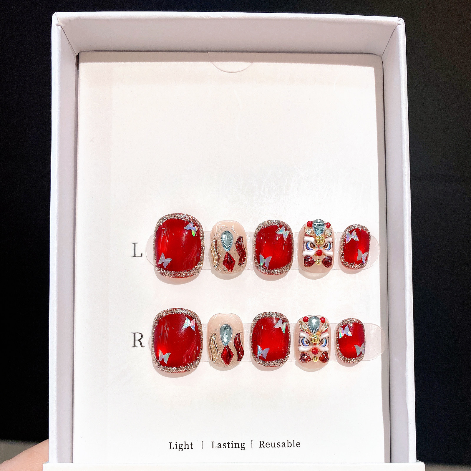 云皙红色系醒狮穿戴甲短款纯手工猫眼美甲2026年新款秋冬指甲贴片,淘宝优惠券,粉丝福利购,淘宝优惠卷