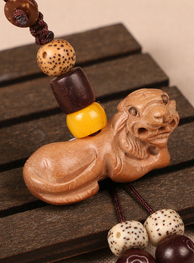 2026年鸣虎纳贵属马吉祥物钥匙扣本命年桃木虎包挂件男女款