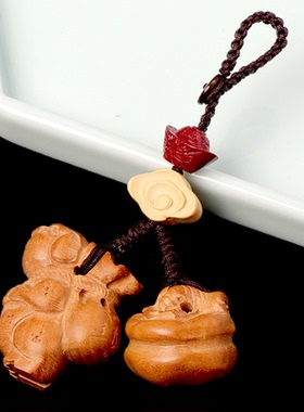 2026年属虎人佩戴喜柿连猪吉宏吊坠生肖虎男女钥匙扣包包u盘挂件