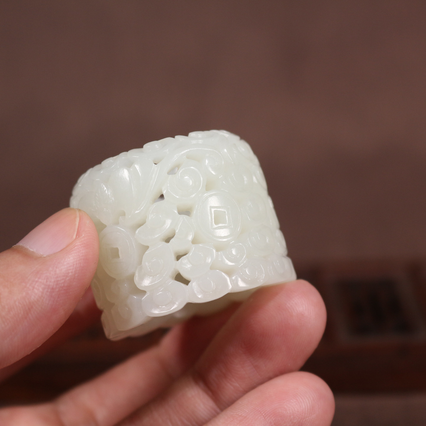 Hotan white jade auspicious clouds and blessings are in front of your eyes