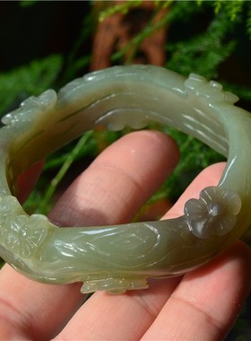 天然冰底和田玉梅花手镯子圈口