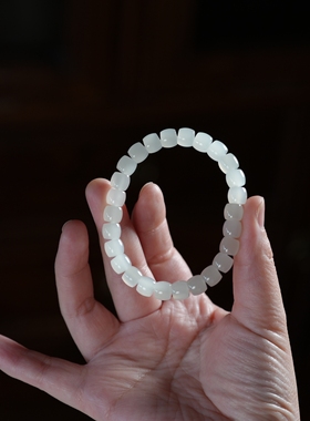 冷处偏佳，别有根芽。高冰老料和田玉一级羊脂白玉直切8乘7手链