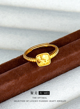 2026款轻奢复古黄金色沙金爆闪龙鳞小方糖戒指精致方形素圈指环女