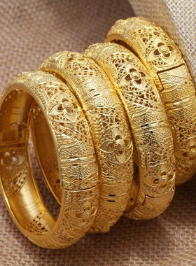 2025款黄金色沙金饰品宽版三叶雕花卡扣手镯女高级感结婚三金首饰