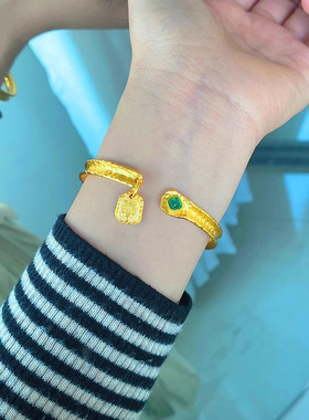 2025新款女款沙金古法工艺扎基拉姆绿色锤纹糖塔开口手镯子手环女