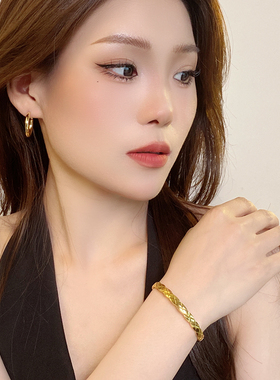 素圈钛钢手镯女不掉色格纹菱形