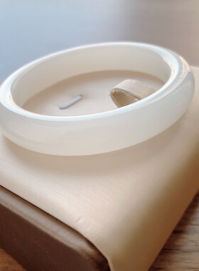 55圈口粉白色平安镯和田玉梧桐