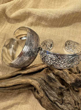 时尚镀银手环民族风复古欧美雕花开口宽面手镯手链超宽版满雕古镯