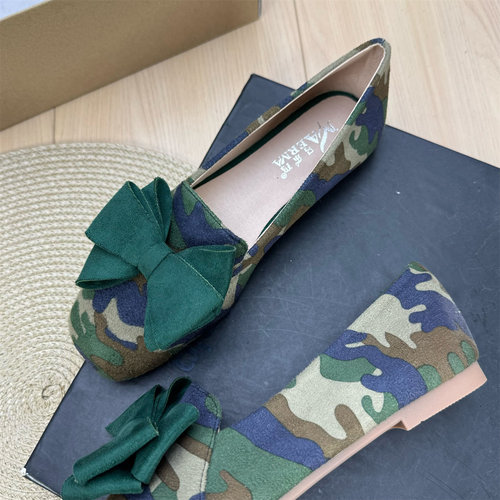 方头单鞋女2025春季新款蝴蝶结平底复古迷彩女鞋一脚蹬拼色乐福鞋 - 图2