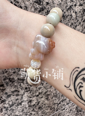 萌货小铺原创DIY俏色抱小熊kt灰绿色天然阿拉善玛瑙手链手串礼物
