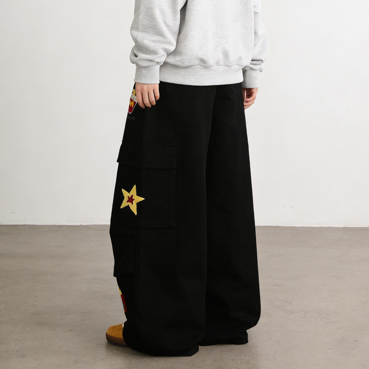 胖mm大码美式黑色卡通刺绣多口袋工装牛仔裤女宽松高腰显瘦阔腿裤,淘宝优惠券,粉丝福利购,淘宝优惠卷