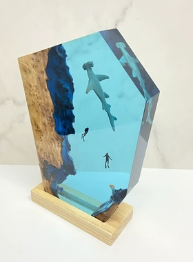 实木树脂摆件海底世界景观锤头鲨鱼鲸鱼潜水员氛围小夜灯圣诞礼物