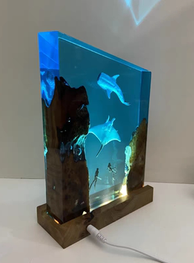 手工制作海底世界景观鲸鲨魔鬼鱼潜水员树脂实木小夜灯氛围灯摆件