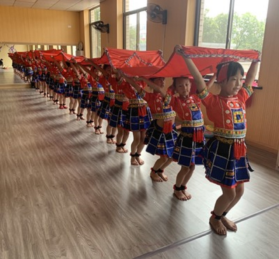 小荷风采红色道具瑶山彩云飞少数民族瑶族苗族舞蹈苗娃娃演出道具 - 图0