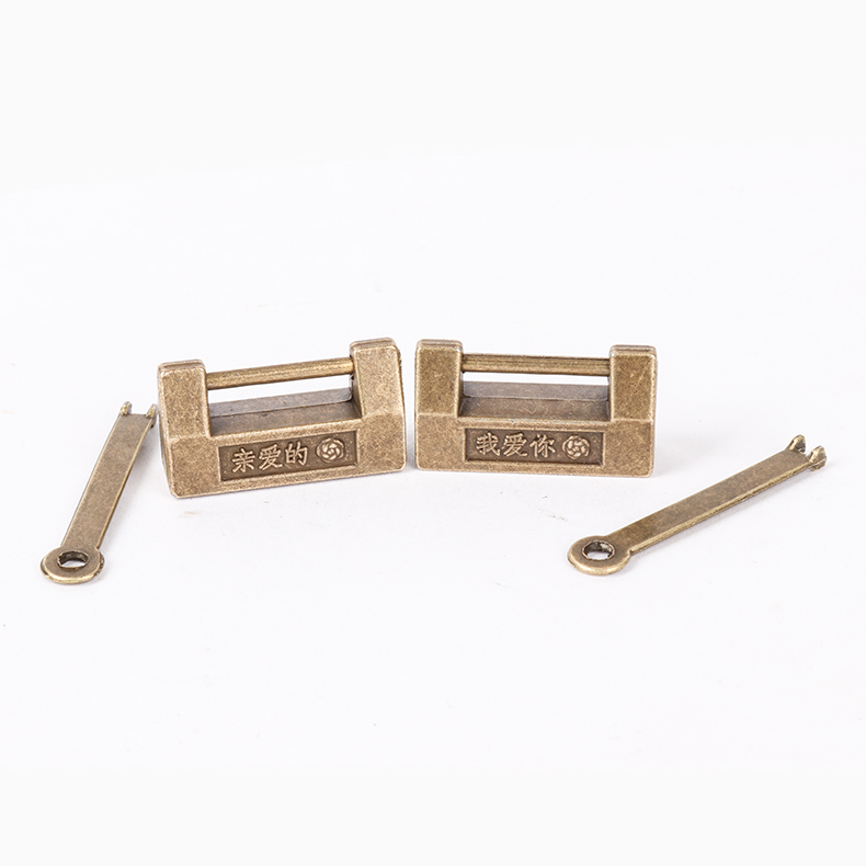 Retro lockable detachable kraft paper gift code book