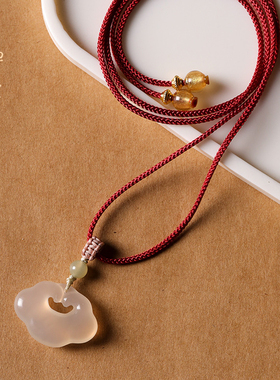 禅木匠玉髓祥云吉祥锁吊坠