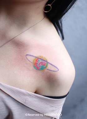 梦幻星球纹身贴防水女持久锁骨性感仿真刺青贴纸宇宙行星手绘图案