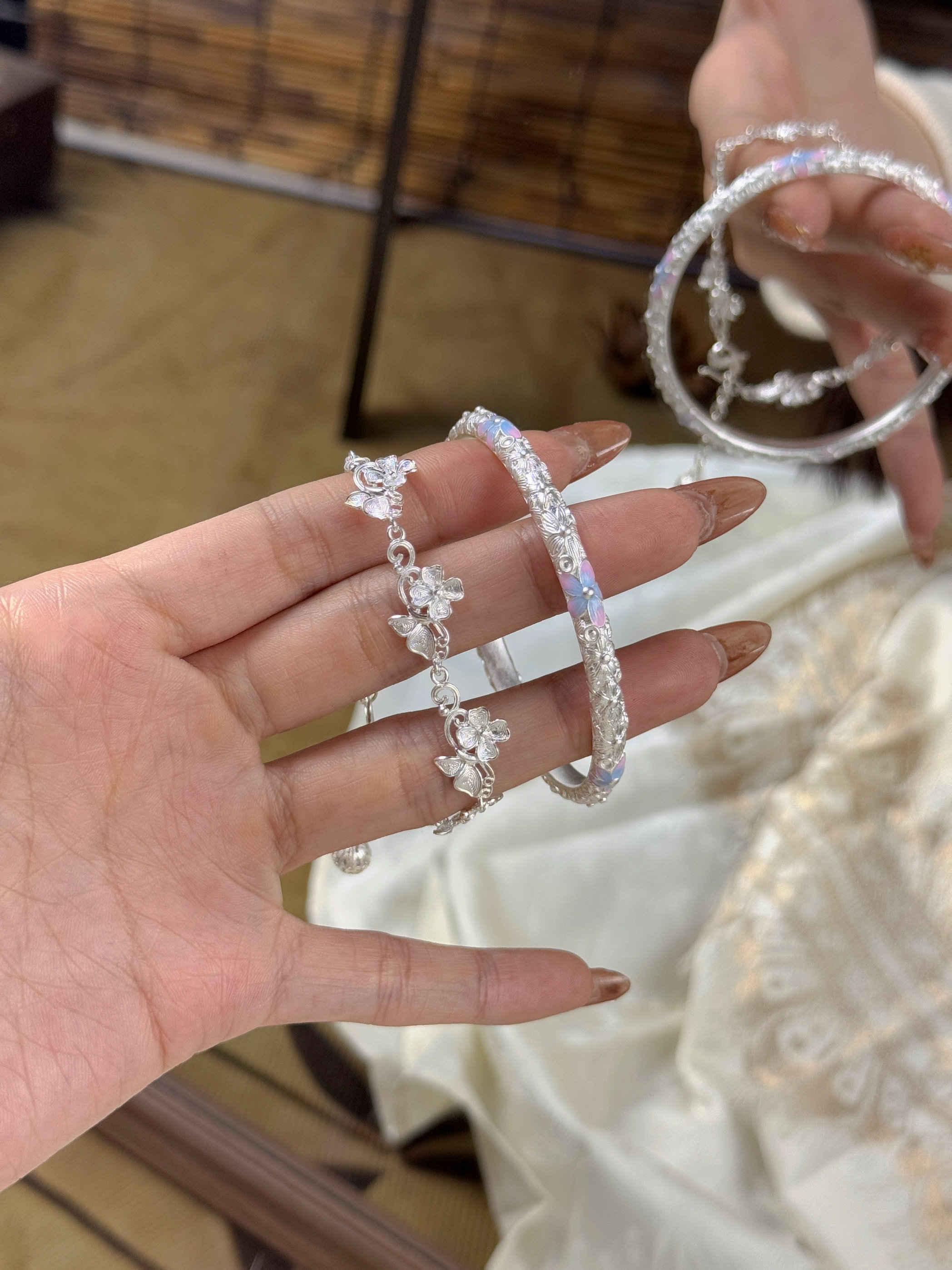 兮语「花神」足银9999手镯女新中式古法珐琅梅花闭口镯本命年,淘宝优惠券,粉丝福利购,淘宝优惠卷