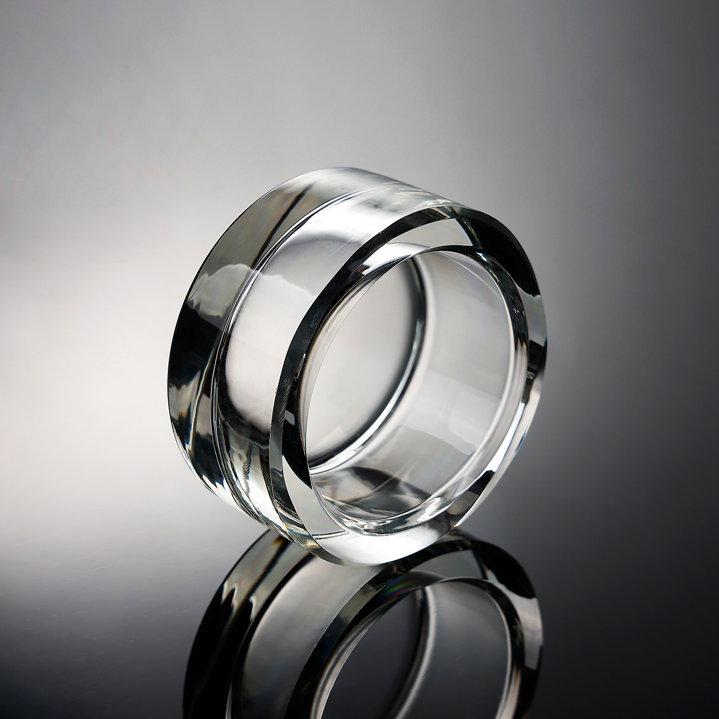 Exquisite thickened crystal glass round jewelry box to store bead chain ring jewelry box dust-proof storage box gift