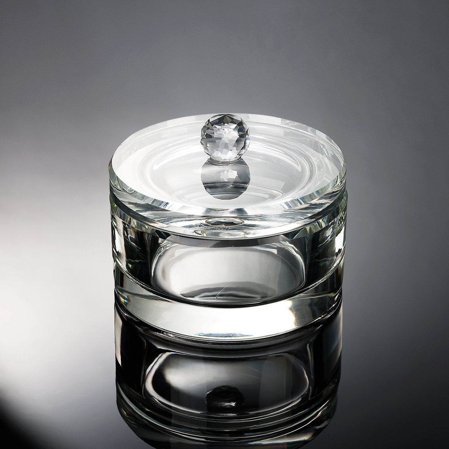 Exquisite thickened crystal glass round jewelry box to store bead chain ring jewelry box dust-proof storage box gift