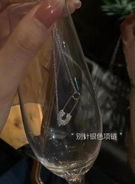 银色微笑多圈别针小蛮腰项链