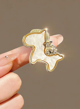 马上有钱胸花2026新年小马驹背钱袋子马年暴富胸针生肖别针礼物