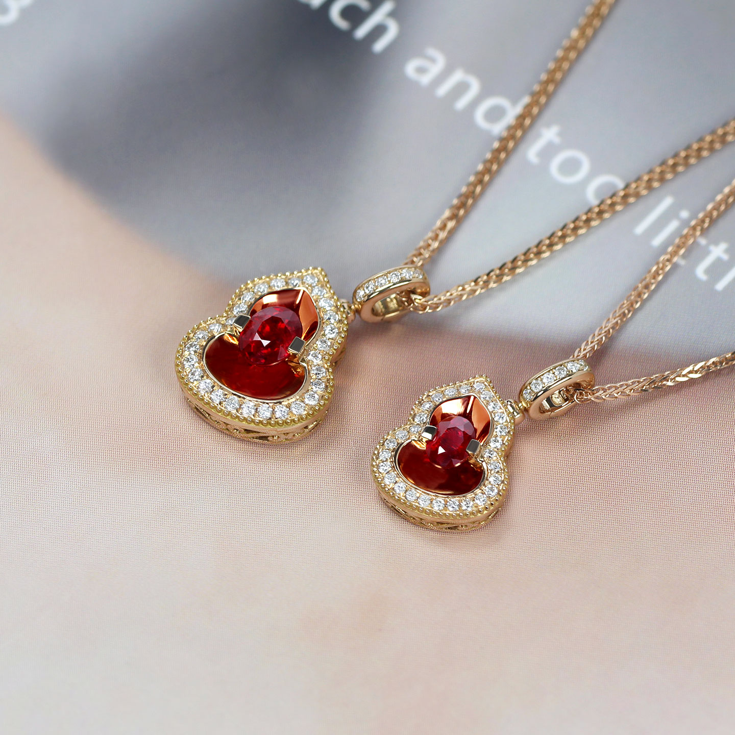 加大版18K玫瑰金葫芦天然鸽血红宝石吊坠 镜面钻石万能扣项链复古 - 图1