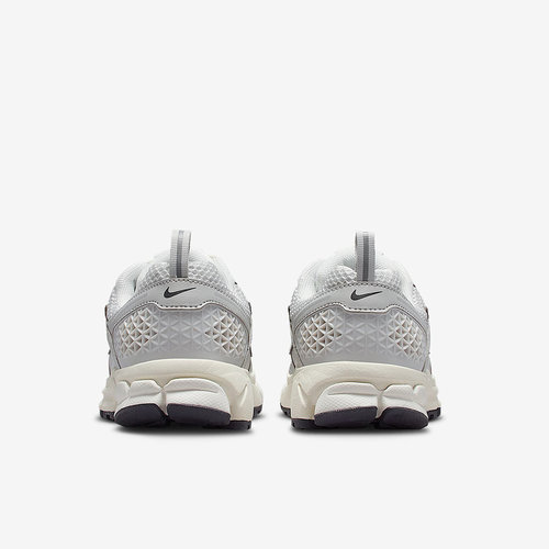 NIKE耐克女鞋秋新款银灰VOMERO 5大童复古老爹鞋跑步鞋IM9467-001 - 图2