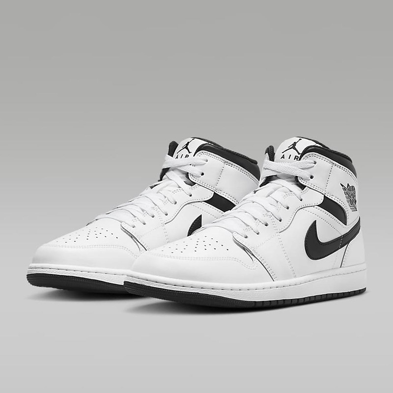 耐克男鞋Air Jordan 1 黑白熊猫AJ1中帮复古休闲篮球鞋DQ8426-132