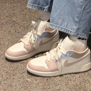 Nike耐克女鞋AIR JORDAN 1粉白蓝AJ1休闲板鞋童运动鞋IV3219-161