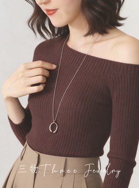 三物THREE秋冬款简约气质复古清冷风马蹄形吊坠长款毛衣项链