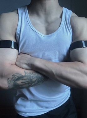 男生体育生健身教练弹性臂环