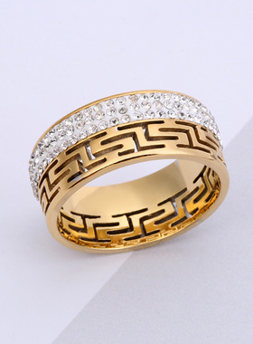 欧美风钛钢镂空长城纹理镶钻戒指
