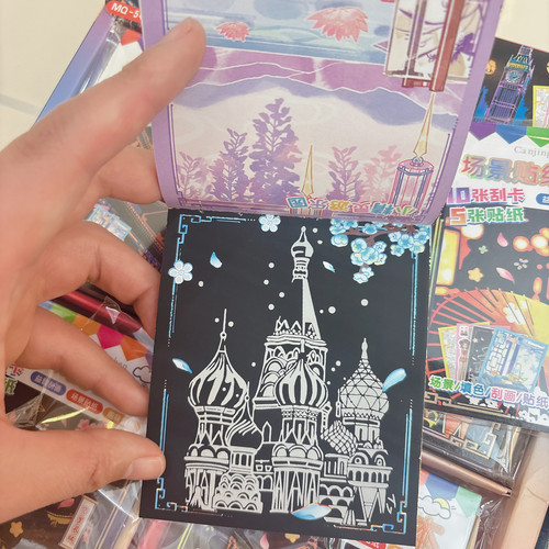 新款女孩场景贴纸刮画本儿童益智DIY趣味填色图画幼儿园卡通涂色 - 图1