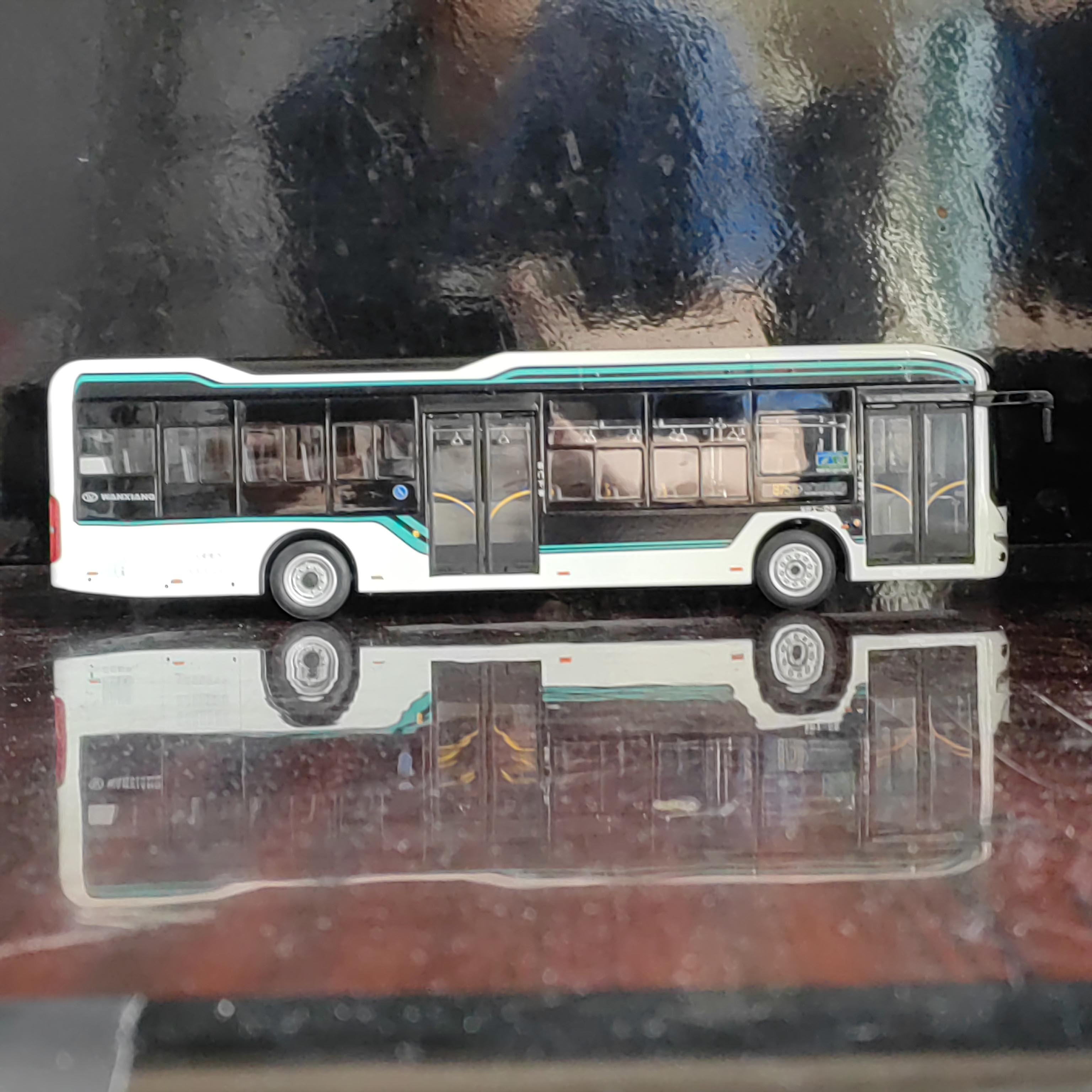 1:43 上海公交申沃白金刚客车模型 万象纯电动巴士男孩玩具875路 - 图0
