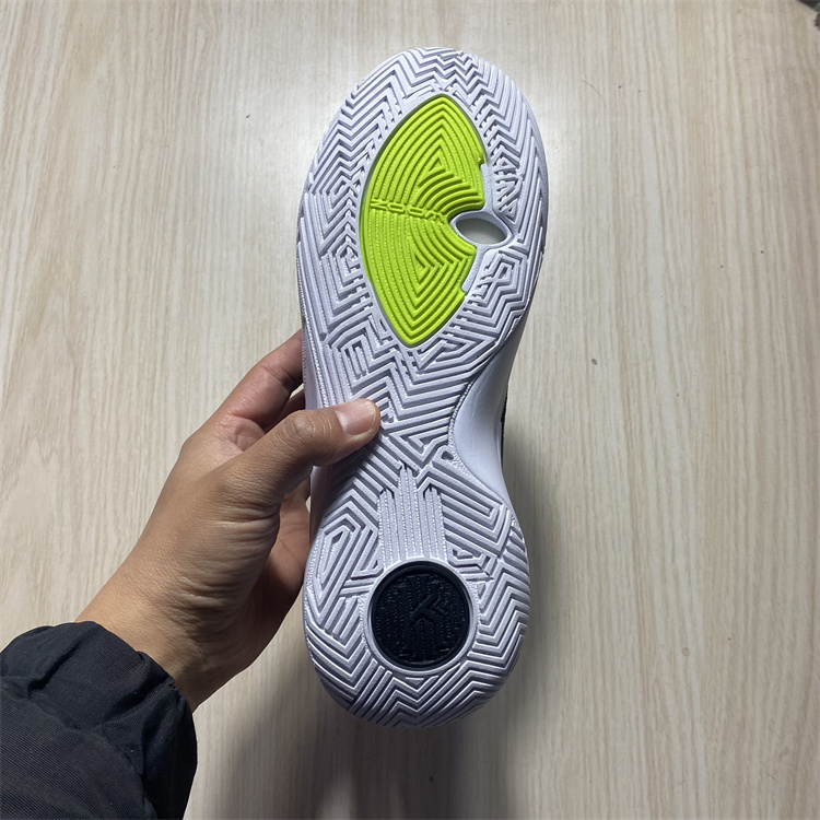 耐克NIKE KYRIE FLYTRAP 欧文黑白简版气垫篮球鞋 AO4438-001-600 - 图2