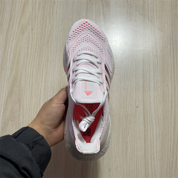 阿迪达斯 ADIDAS ULTRABOOST 22 HEAT.RDY 女子透气跑步鞋 GX8057 - 图1