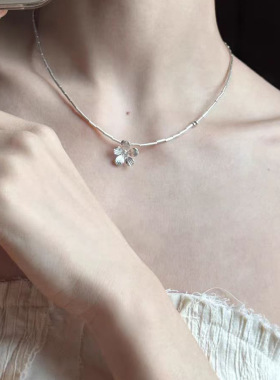 花蕊珍珠项链女新中式立体花瓣纹理设计清冷感温柔高级花朵锁骨链