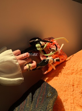 字母花边珐琅滴釉黑金撞色戒指女