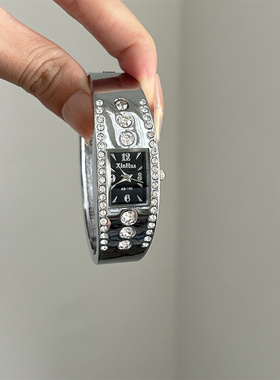 轻奢精致曜石黑镶钻手表