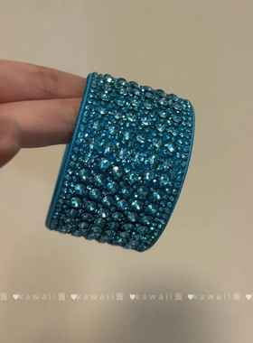 个性辣妹湖蓝色绒皮闪钻暗扣手环