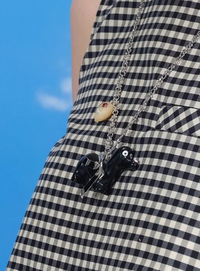 项链TysGrocery手工雕刻腊肠狗