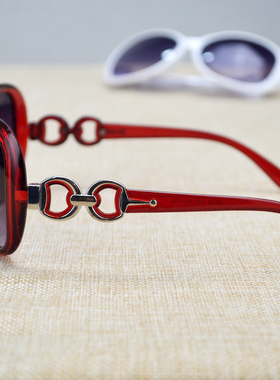 批发女款塑料框开车个性风太阳镜