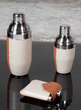 现代简约金属皮革酒吧摇酒器冰桶托盘组合装饰创意摆件家居样板间